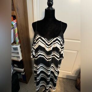 Black and white short sleeved plus size dress